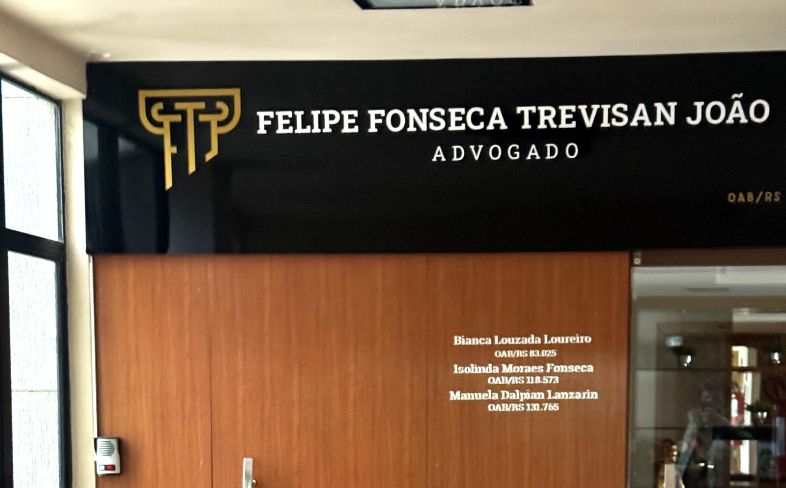 Fachada do escritório Felipe Fonseca Trevisan João, Centro Comercial Da Vinci, Passo Fundo/RS